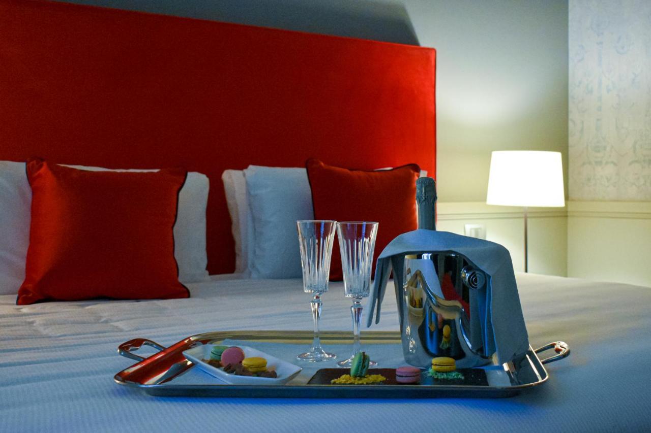 Palazzo Cornalia Hotel Milan Luaran gambar Room service
