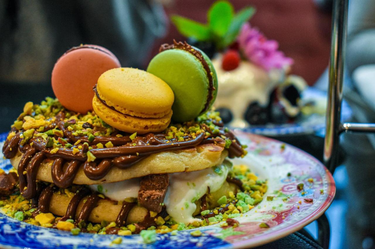 Palazzo Cornalia Hotel Milan Luaran gambar A mille-feuille with macarons