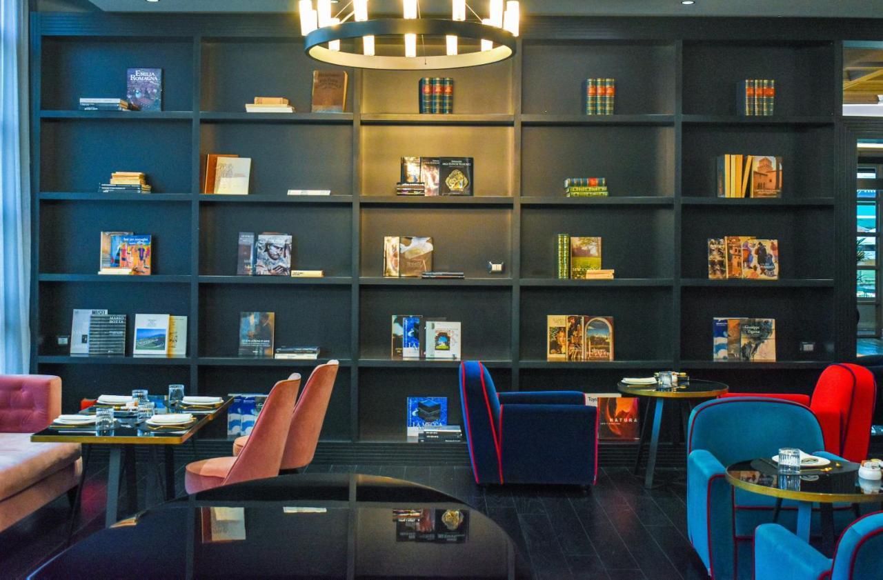 Palazzo Cornalia Hotel Milan Luaran gambar The Library at the hotel
