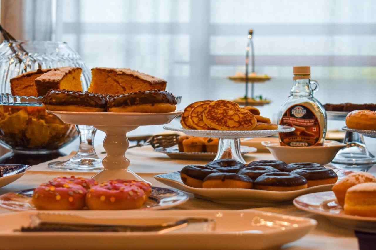 Palazzo Cornalia Hotel Milan Luaran gambar A selection of desserts