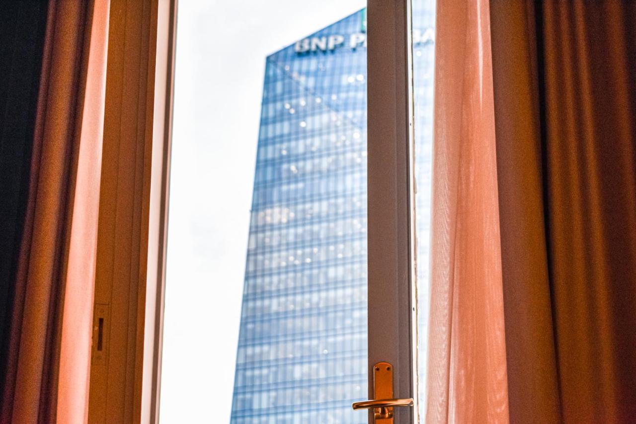Palazzo Cornalia Hotel Milan Luaran gambar The hotel's view of the CN Tower