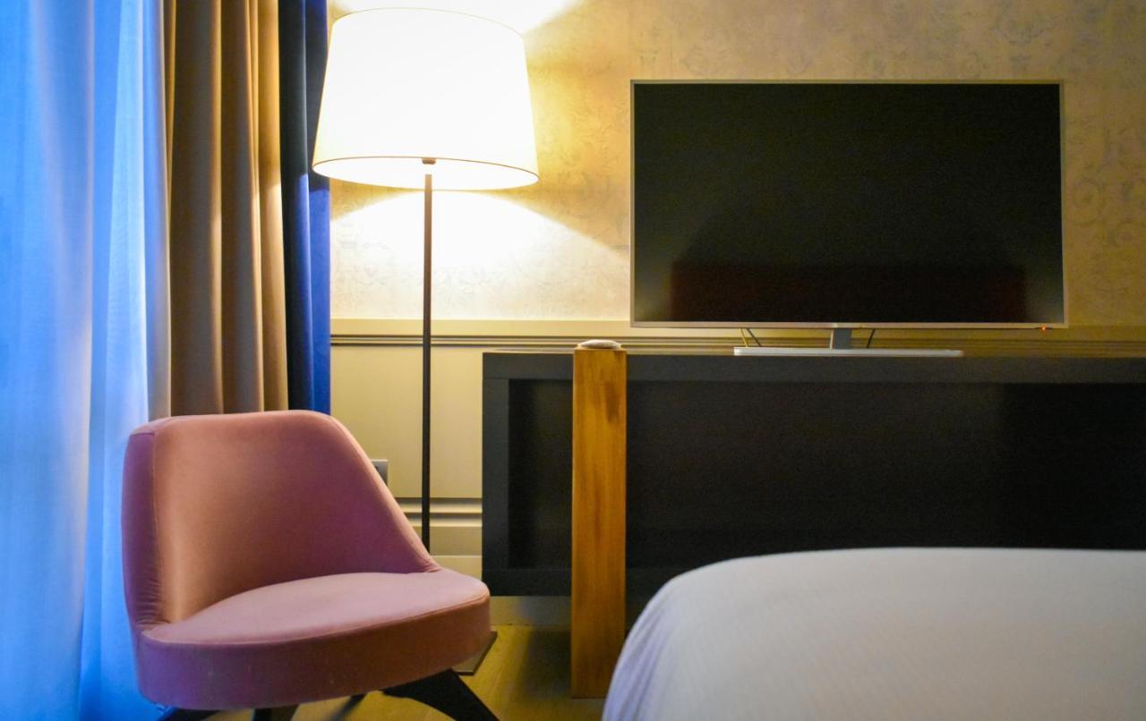 Palazzo Cornalia Hotel Milan Luaran gambar A room at the hotel