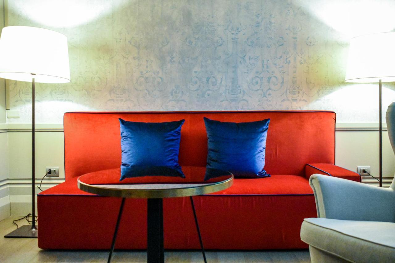 Palazzo Cornalia Hotel Milan Luaran gambar A sofa
