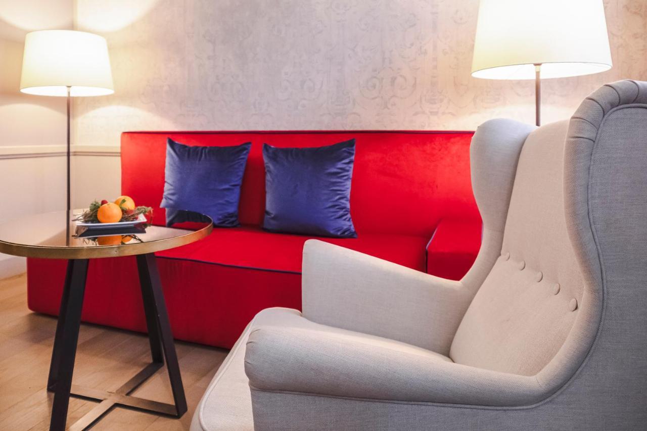 Palazzo Cornalia Hotel Milan Luaran gambar A sofa