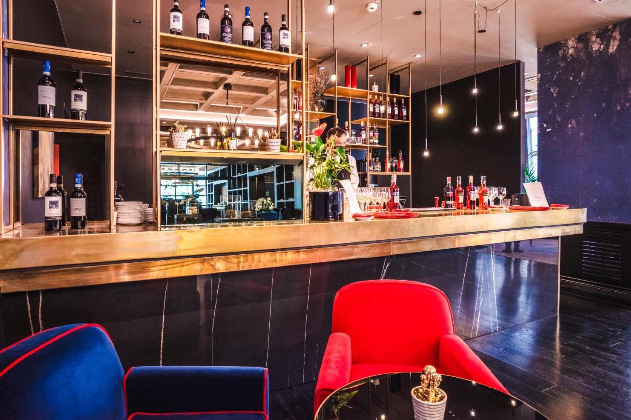 Palazzo Cornalia Hotel Milan Luaran gambar The bar at the restaurant