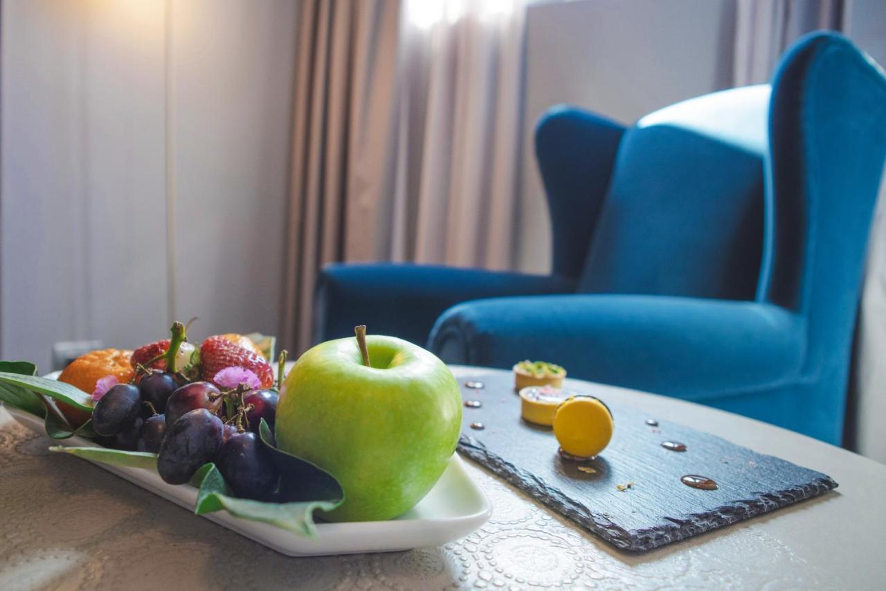 Palazzo Cornalia Hotel Milan Luaran gambar Fruit platter