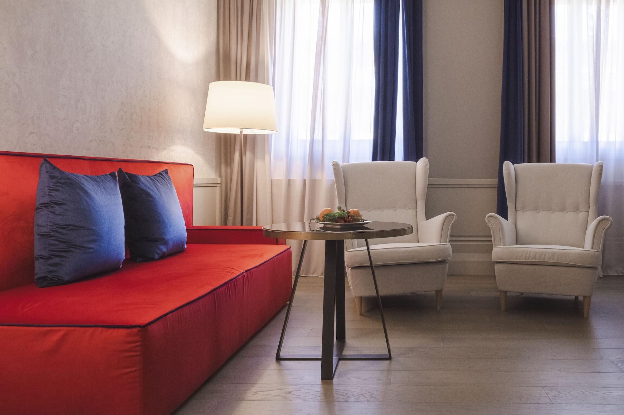 Palazzo Cornalia Hotel Milan Luaran gambar A suite at the Hotel