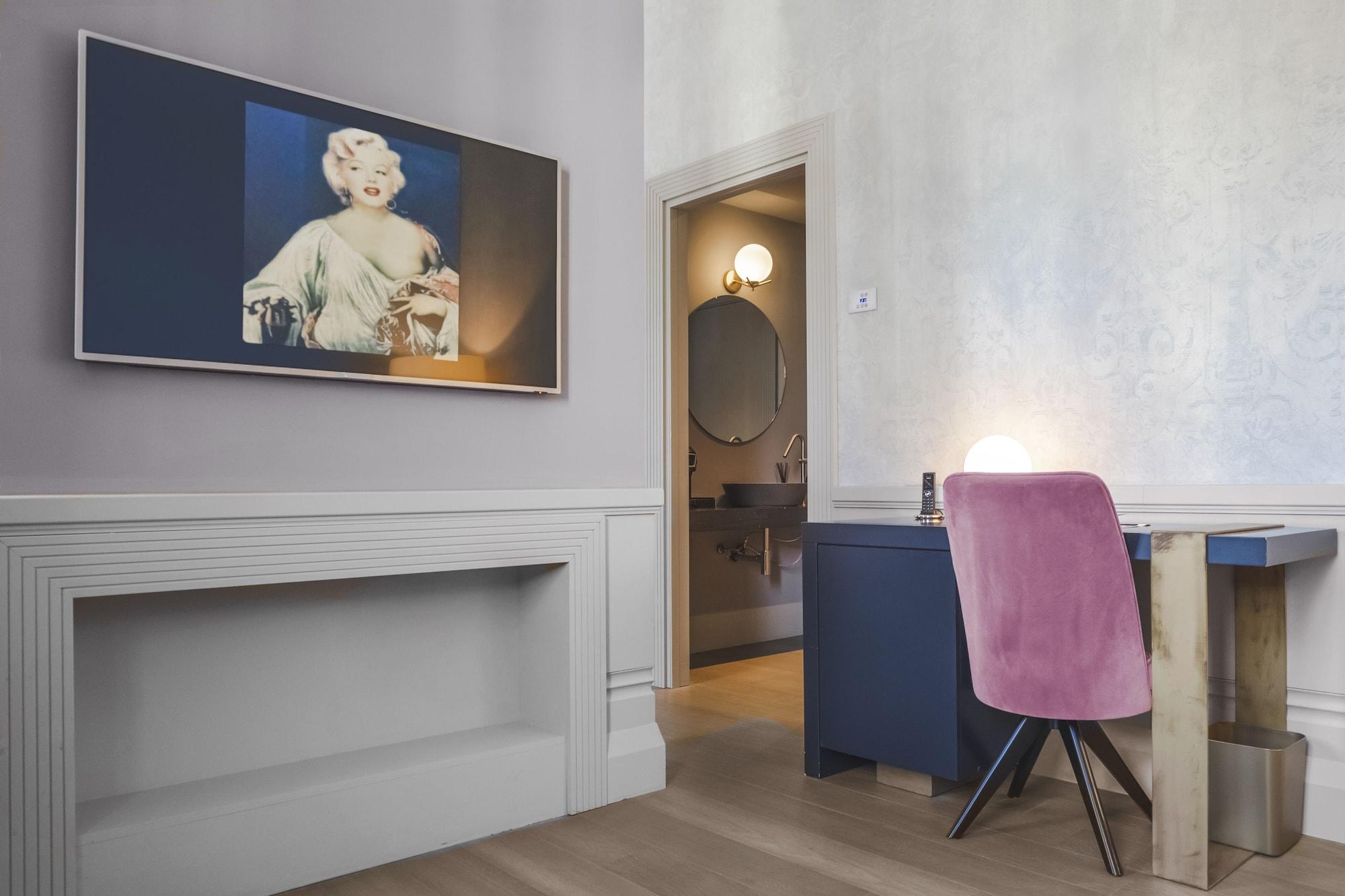 Palazzo Cornalia Hotel Milan Luaran gambar A room at the hotel