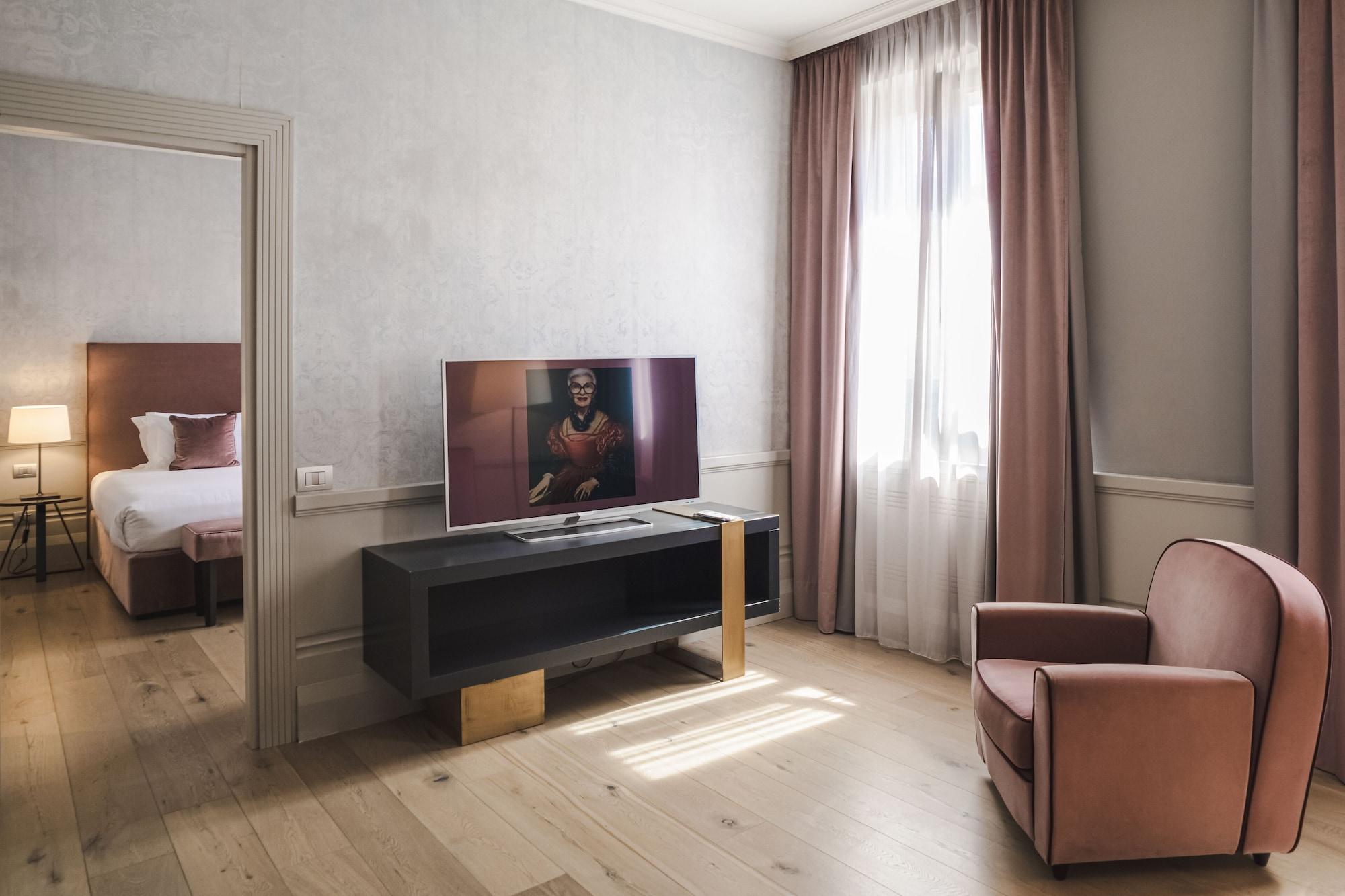 Palazzo Cornalia Hotel Milan Luaran gambar A suite at the hotel
