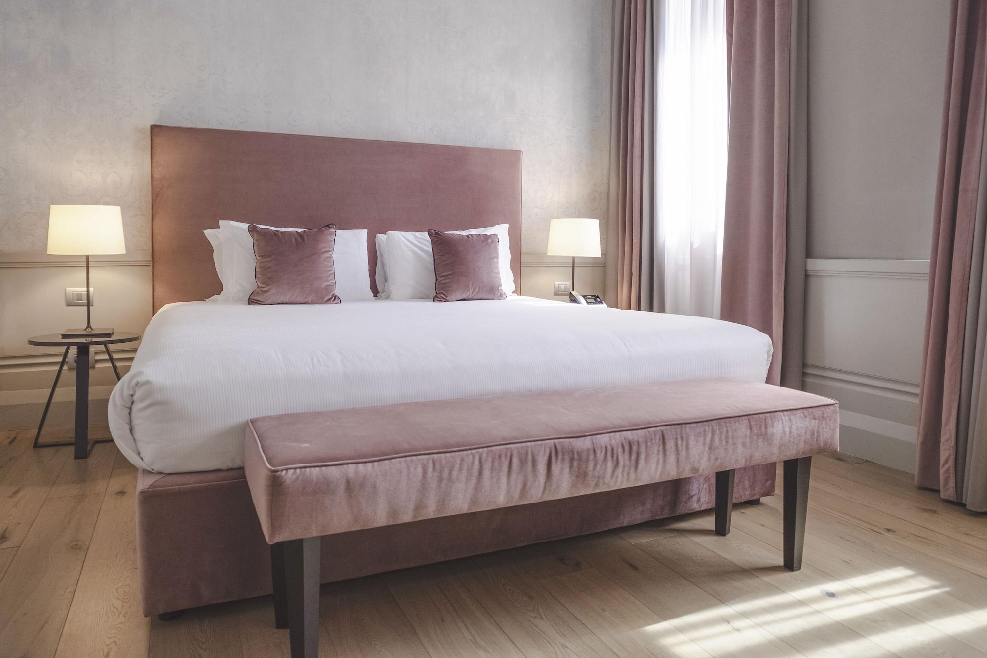 Palazzo Cornalia Hotel Milan Luaran gambar A bedroom at the hotel