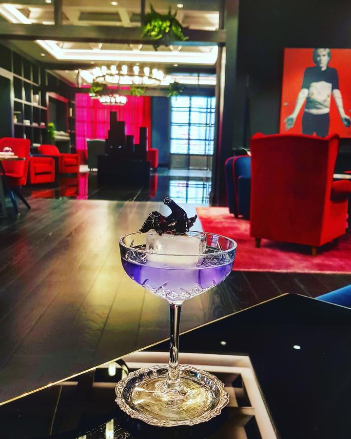 Palazzo Cornalia Hotel Milan Luaran gambar A Blue Hawaii cocktail